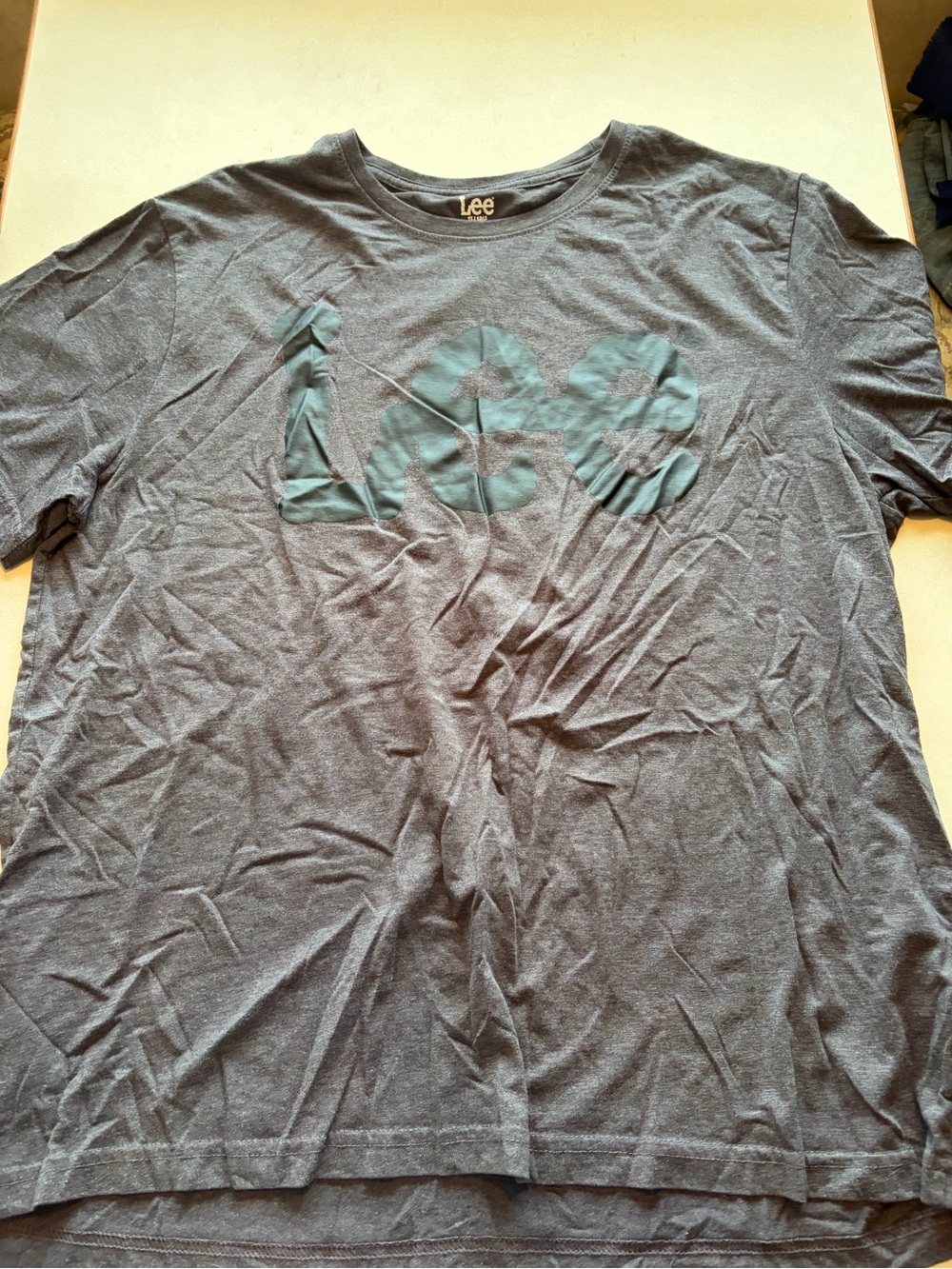 Lee Men’s Dark Gray Logo Tee with Subtle Teal Accent